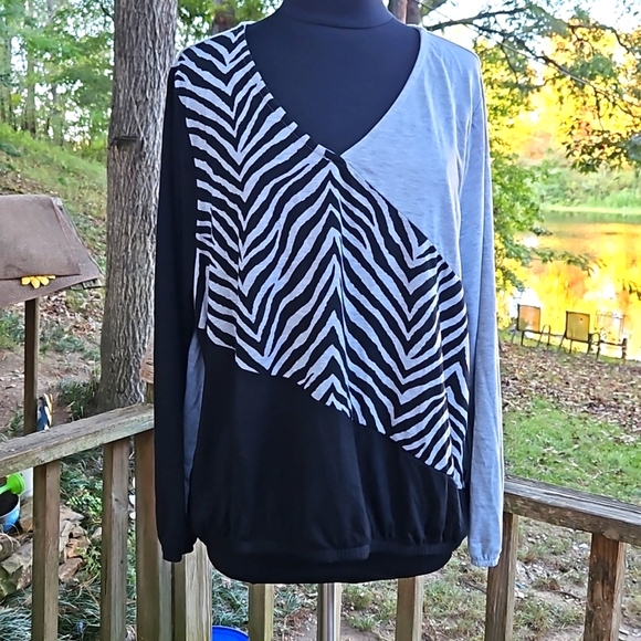 Absolutely Famous Grey & Black Zebra Print Blouse - Picture 1 of 8